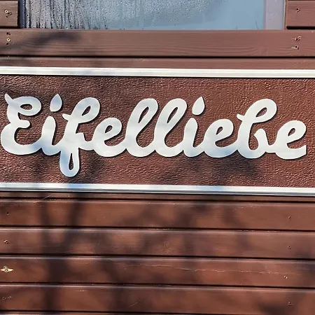 Horská chata Eifelliebe With Private Sauna, Fireplace And Pure Nature